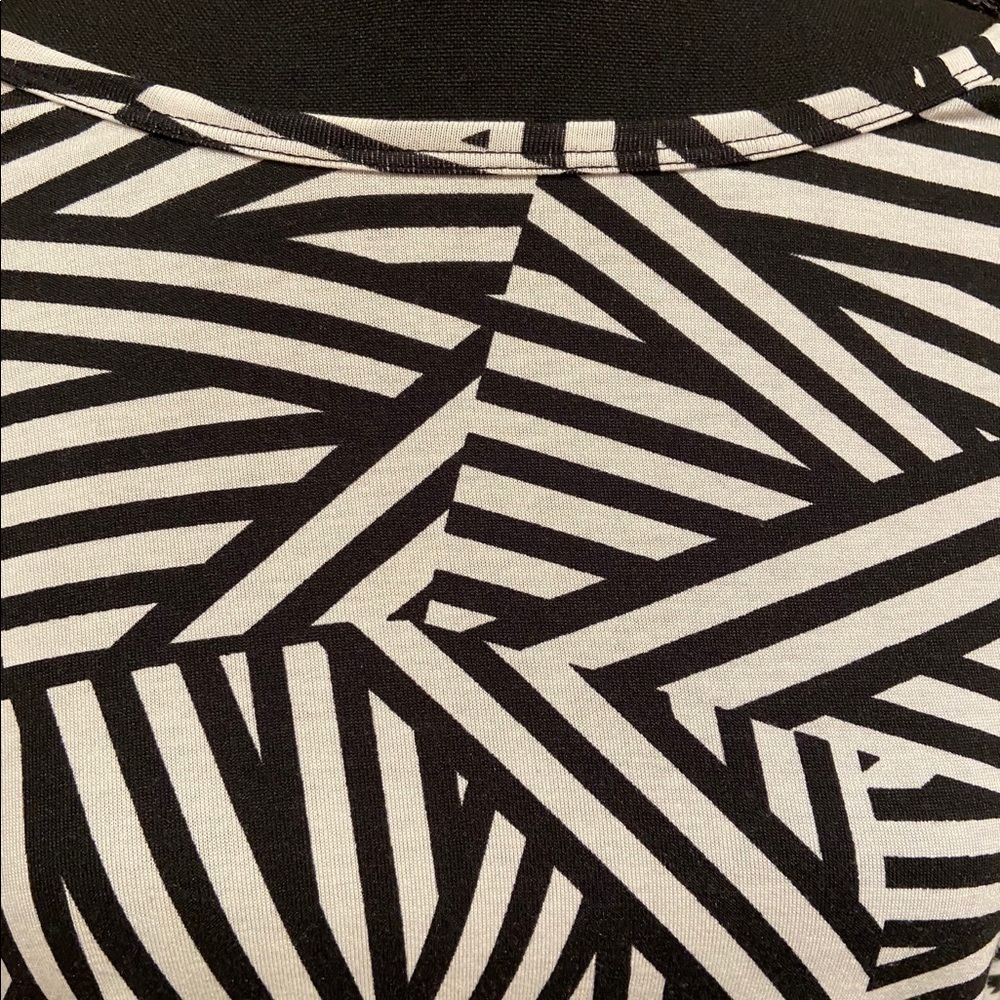 LULAROE Irma Short Sleeve Top - Picture 2 of 8